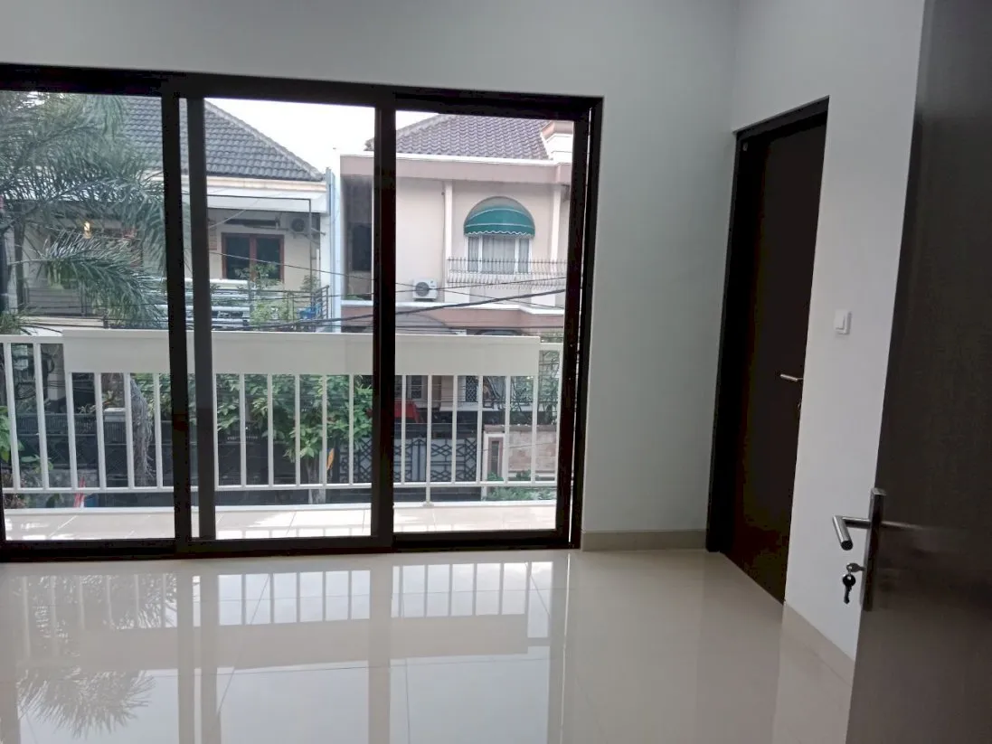 Rumah Baru Hook 2 lantai Sangat Strategis di Jalan Terusan Jakarta Antapani Bandung - Gambar 5
