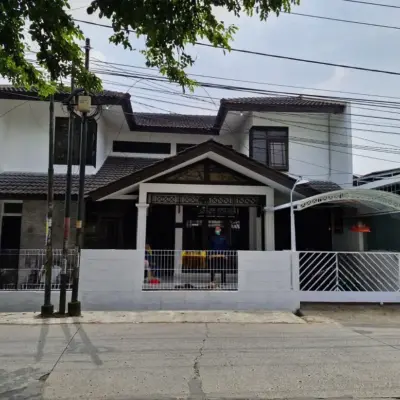 Rumah Mewah Klasik di Mainroad Taman Kopo Indah I