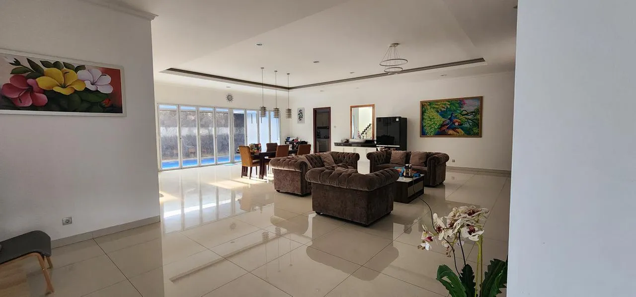 Rumah Mewah Strategis include Private Pool Di Setiabudi - Gambar 3