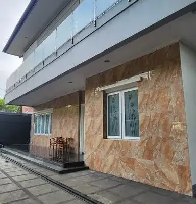 Rumah Mewah Strategis include Private Pool Di Setiabudi